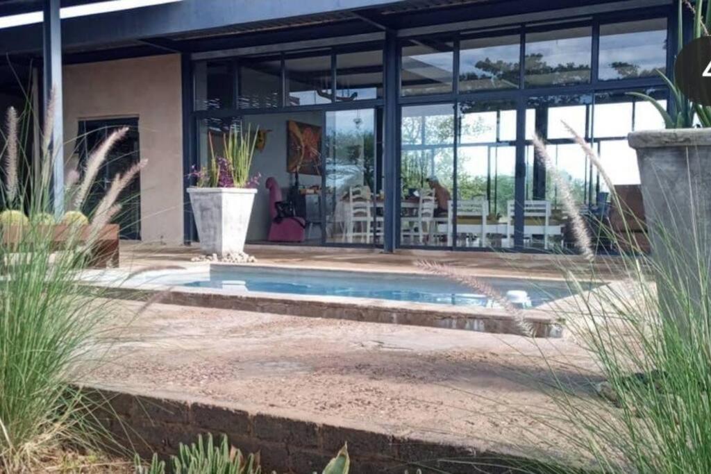 Hackberry House Black Thorn Cottage, Off Grid Khemsbok Eksteriør bilde