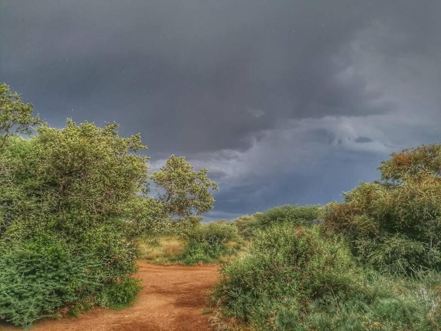 Hackberry House Black Thorn Cottage, Off Grid Khemsbok Eksteriør bilde